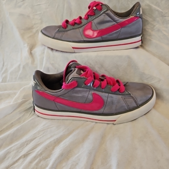 Size 7 Nike Womens Sweet Classic Stealth Cherry Sport 408182 061  Gray And Pink - Picture 9 of 9